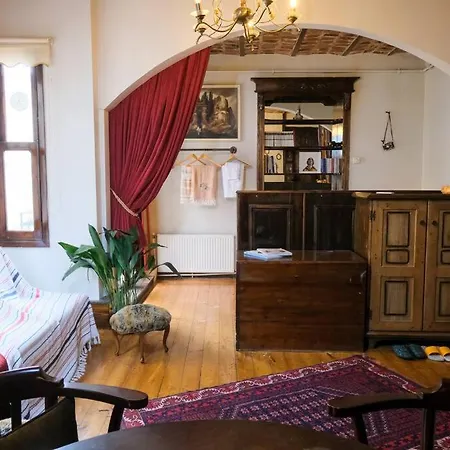 Old Stylish Vintage Apt In Pera *